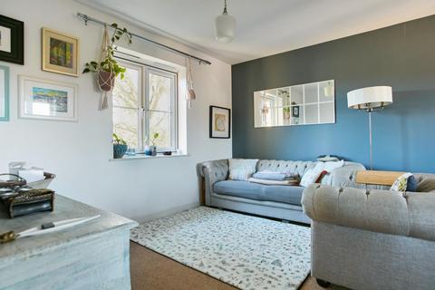 40 Dickinsons Fields, Bristol, BS3 5BG