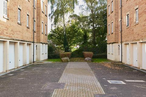 40 Dickinsons Fields, Bristol, BS3 5BG