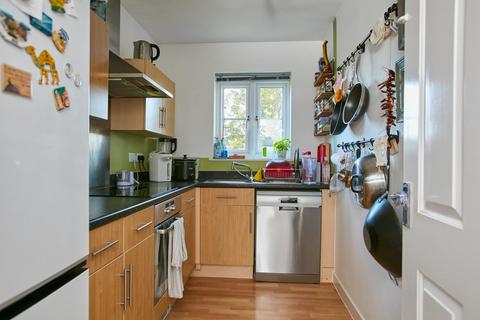 40 Dickinsons Fields, Bristol, BS3 5BG