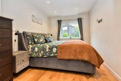30 Parkland Gardens, Leeds, LS6 4PG