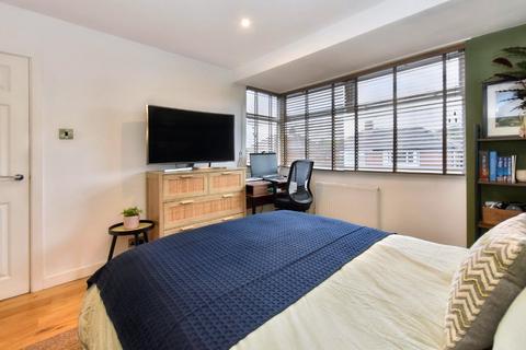 30 Parkland Gardens, Leeds, LS6 4PG