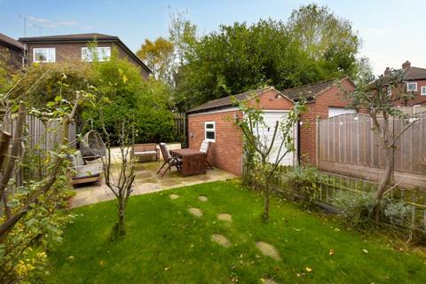 30 Parkland Gardens, Leeds, LS6 4PG