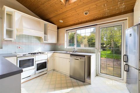 38 Heatherside Road, Epsom, KT19 9QU