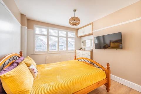 20 Meadow Way, Wembley, HA9 7LG