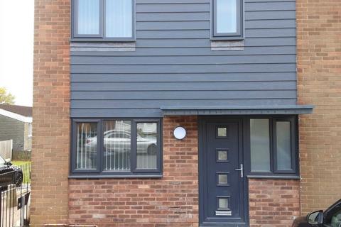 3 bedroom end of terrace house to rent, Cradley Croft, Birmingham B21