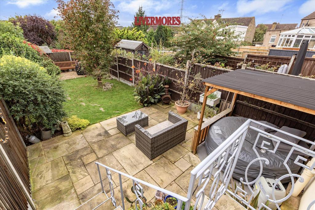 Green Walk, Crayford, Kent 2 bed terraced house for sale £350,000