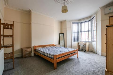 3 bedroom flat to rent, £110pppw - Mayfair Road, West Jesmond