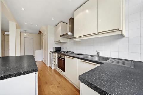 3 bedroom maisonette to rent, Columbia Road, London E2