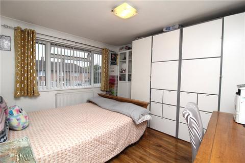 3 bedroom semi-detached house to rent, Gregory Road, Southall, UB2