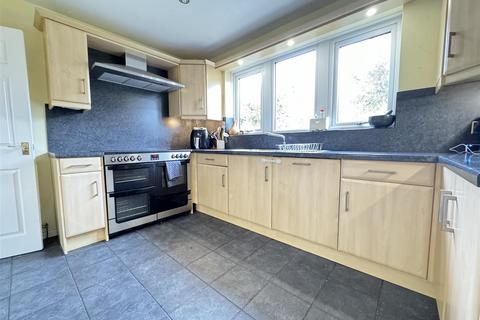 4 bedroom detached house for sale, Greenlaws Close, Holmfirth HD9