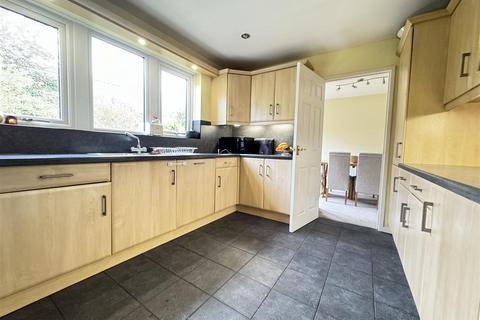 4 bedroom detached house for sale, Greenlaws Close, Holmfirth HD9