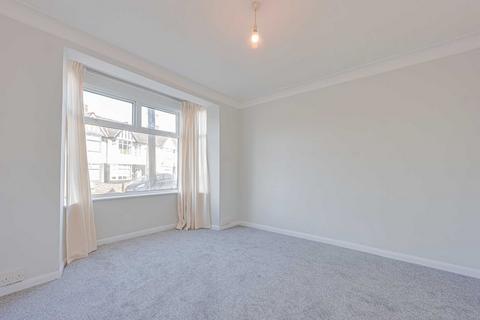 14 Brooklands Avenue, Leigh-on-sea, SS9 5XA