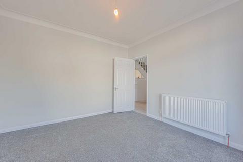 14 Brooklands Avenue, Leigh-on-sea, SS9 5XA