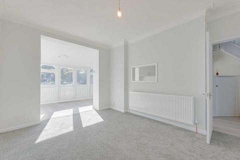 14 Brooklands Avenue, Leigh-on-sea, SS9 5XA