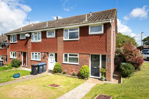 3 bedroom terraced house to rent, Aspen Walk, Haywards Heath, RH16