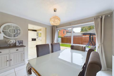 3 bedroom semi-detached house for sale, Kidderminster DY10