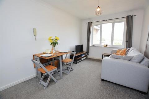 1 bedroom flat for sale, Longfield Drive, Mitcham CR4