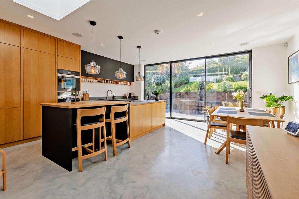 Kitchen/Dining Area