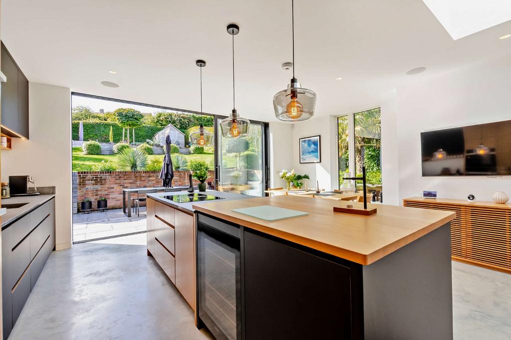 Kitchen/Dining Area