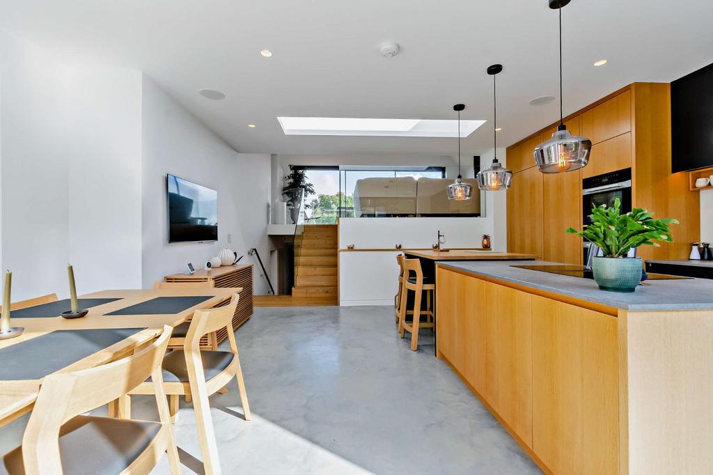 Kitchen/Dining Area