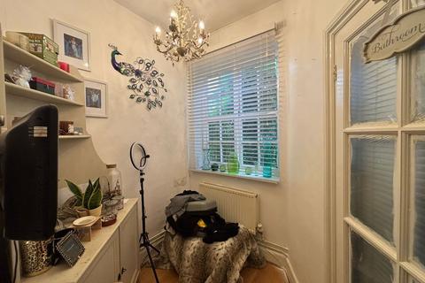 32 Ludlow Road, London, W5 1NY