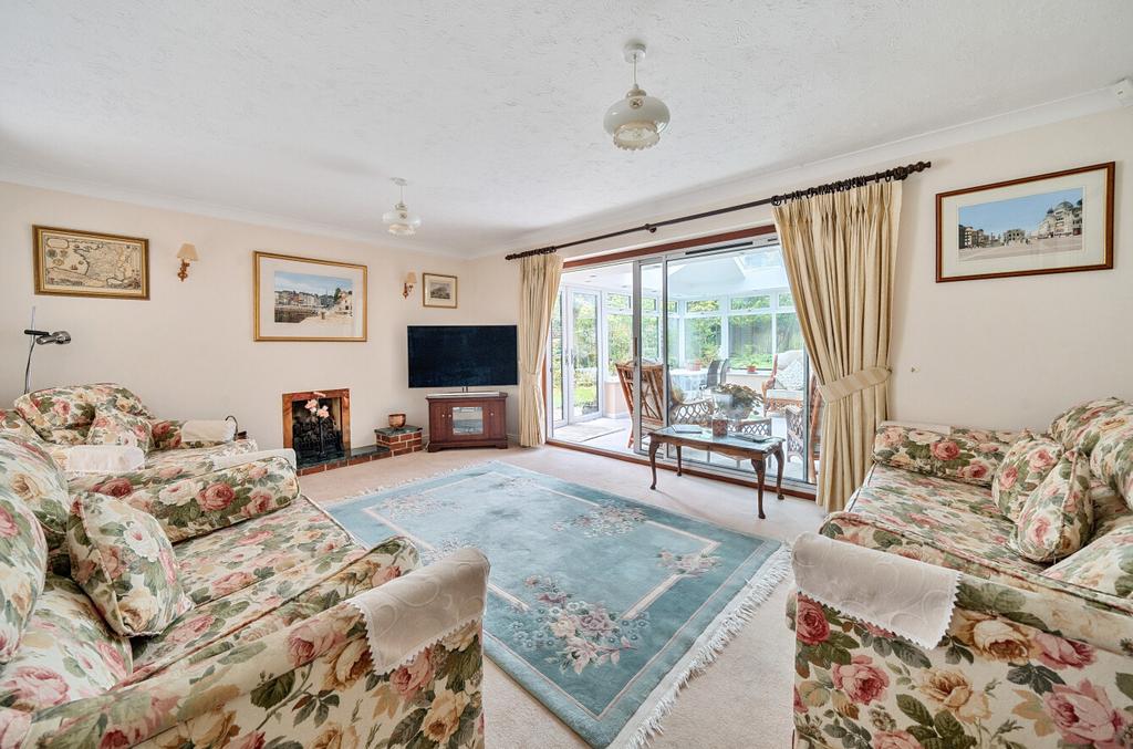 Bere Close, Winchester, Hampshire, SO22 5 bed detached house for sale