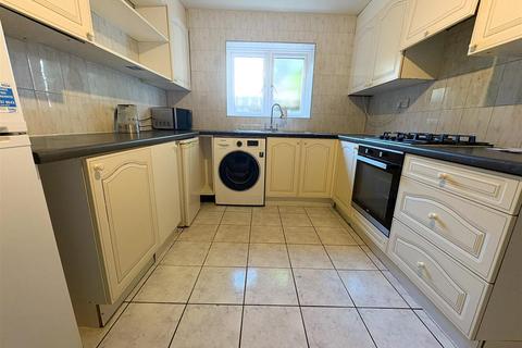 3 bedroom end of terrace house to rent, Shelley Walk, Cardiff CF24