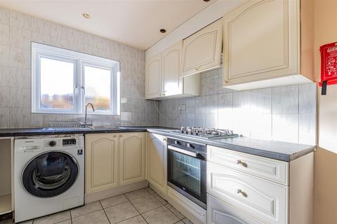 3 bedroom end of terrace house to rent, Shelley Walk, Cardiff CF24