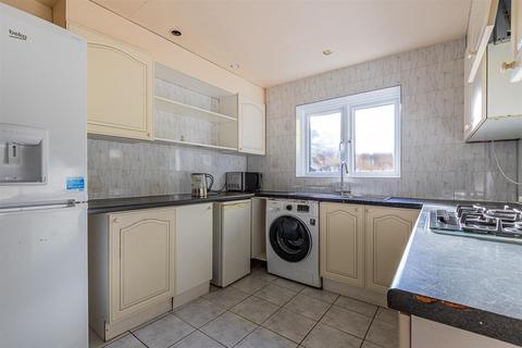 3 bedroom end of terrace house to rent, Shelley Walk, Cardiff CF24