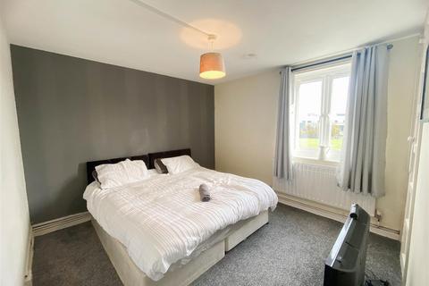 2 bedroom apartment for sale, Queen Elizabeth Avenue, Gateshead NE9