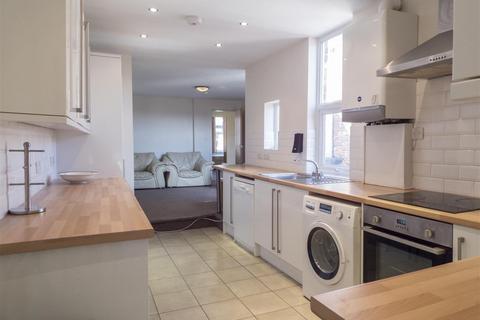 4 bedroom flat to rent, £150pppw - Buston Terrace, Jesmond