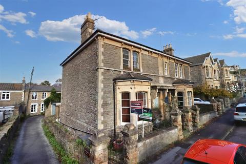 4 bedroom semi-detached house for sale, Victorian home close to Hill Road and seafront