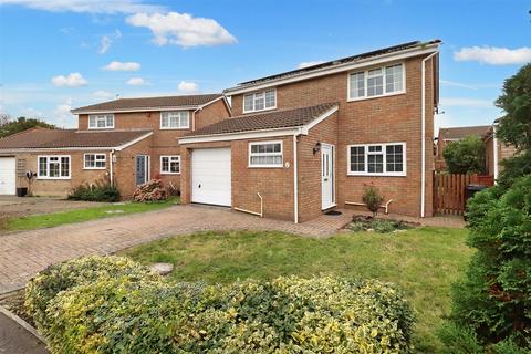 4 bedroom detached house for sale, Family home in popular cul-de-sac setting