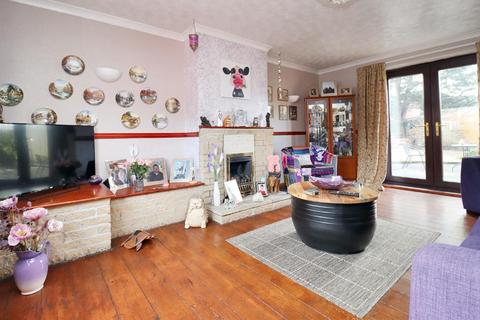 3 bedroom semi-detached house for sale, Central Clevedon location close to amenities