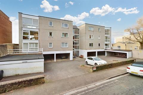 2 bedroom flat for sale, Coastal apartment along Wellington Terrace, Clevedon