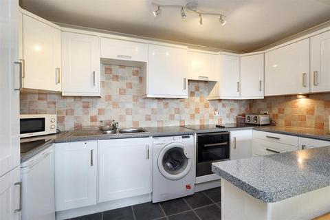 2 bedroom flat for sale, Coastal apartment along Wellington Terrace, Clevedon