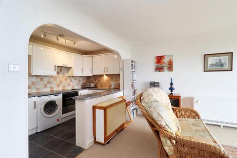 2 bedroom flat for sale, Coastal apartment along Wellington Terrace, Clevedon