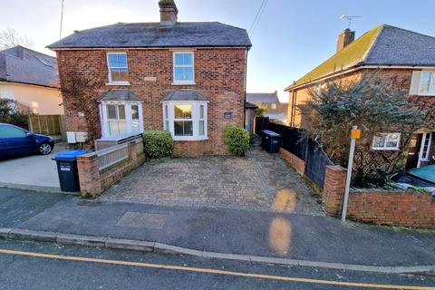 3 bedroom semi-detached house to rent, St Johns Road, Haywards Heath RH16