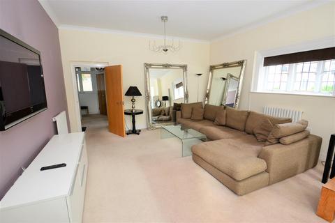 2 bedroom apartment to rent, Osbert House