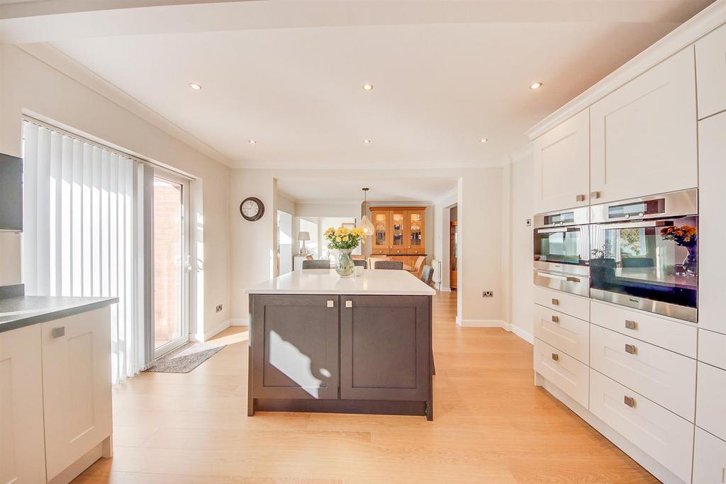 Fleetwood Road, Southport PR9 4 bed detached house for sale £700,000