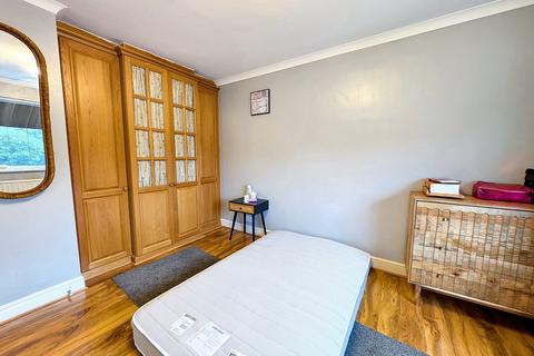 1 Windmill Close, Upminster, RM14 2HD