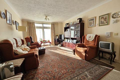 2 bedroom flat for sale, Sandringham Gardens, North Finchley N12