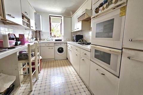 2 bedroom flat for sale, Sandringham Gardens, North Finchley N12