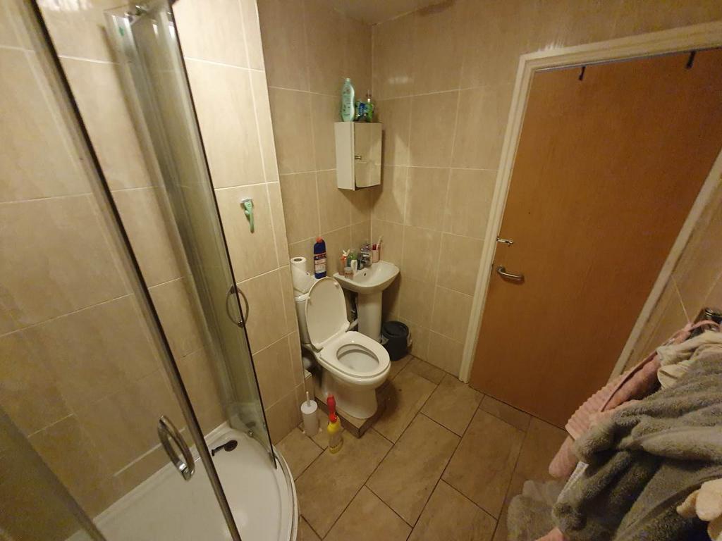 Ground floor bathroo