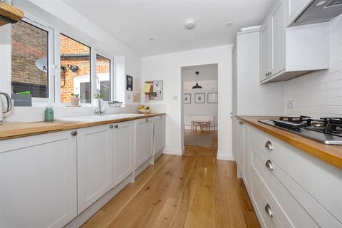 3 bedroom end of terrace house for sale, Pavilion Road, Worthing