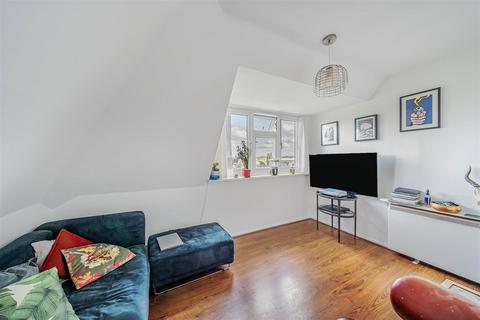 2 bedroom apartment for sale, High Road, London N12