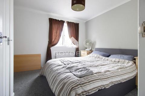 2 bedroom end of terrace house for sale, Dale Close, Colchester CO3