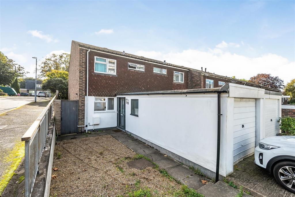 Franklin Close, Kingston Upon Thames KT1 3 bed end of terrace house to