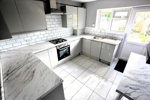 3 bedroom terraced house for sale, Hamilton Road, Feltham, Middlesex, TW13