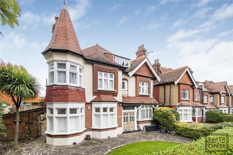 2 bedroom flat for sale, Aldermans Hill, Palmers Green N13